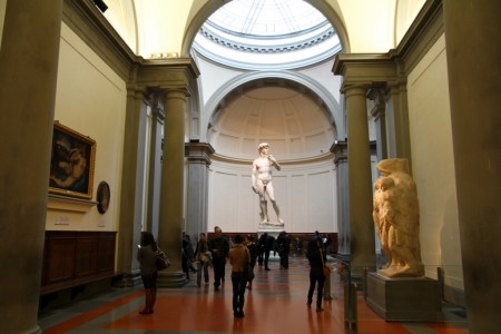 David_by_Michelangelo_in__Accademia